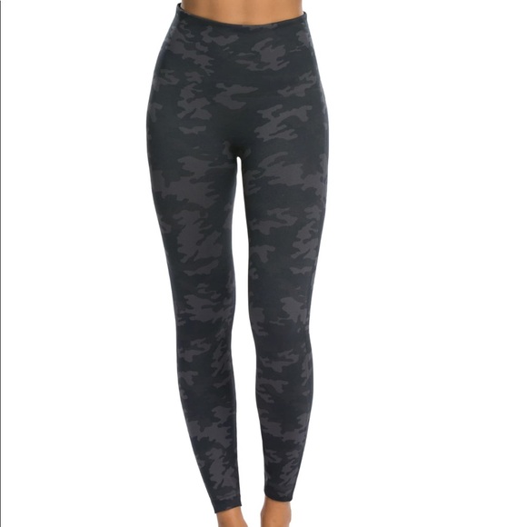 SPANX Pants - SPANX Look At Me Now Seamless Leggings in Camo